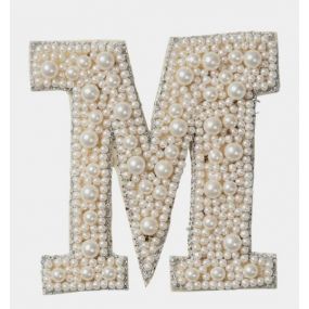 Broche M