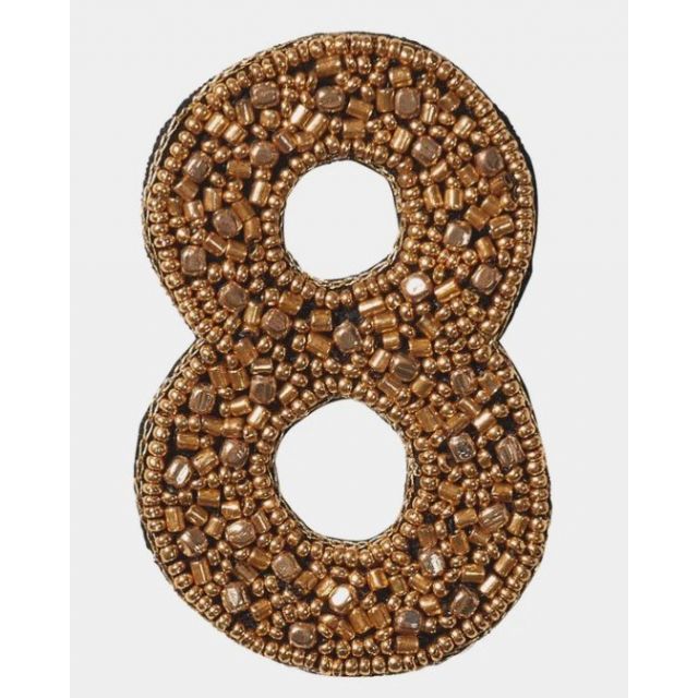 Broche 8