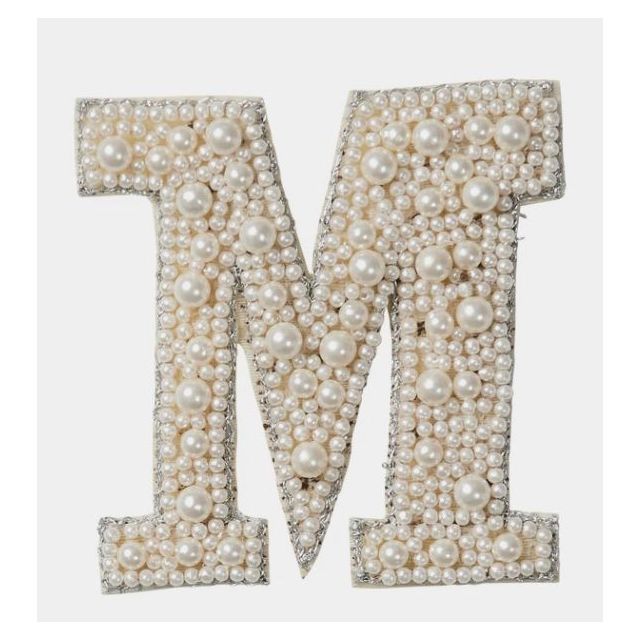 Broche M