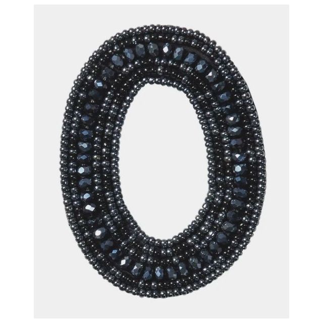 Broche O