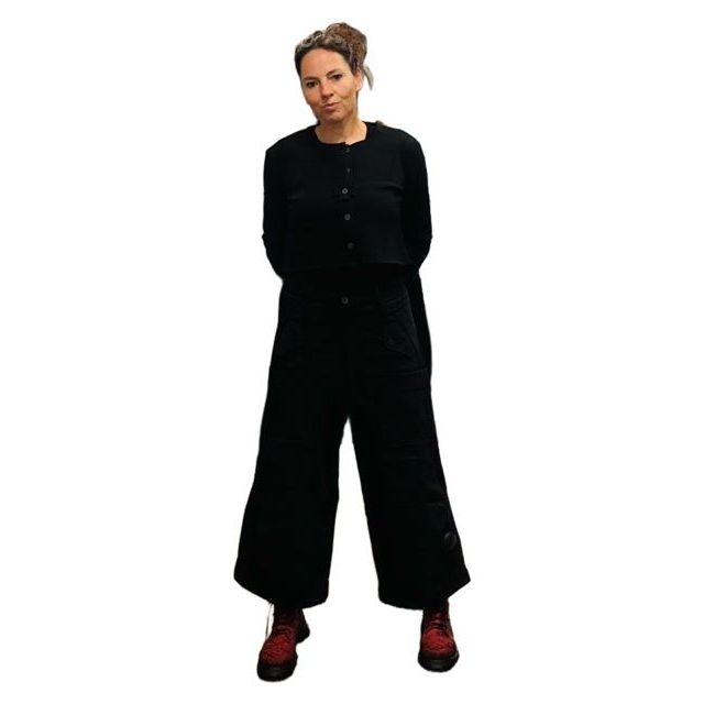 Short plenty black