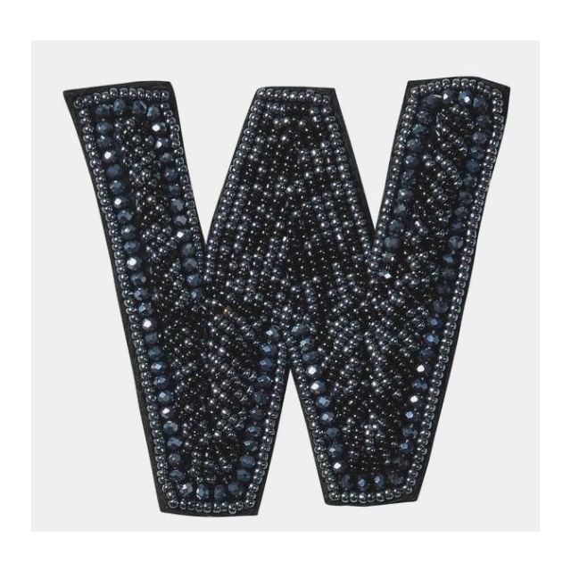 Broche W