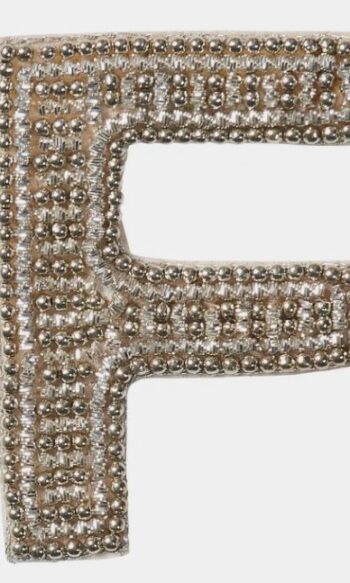 Broche F