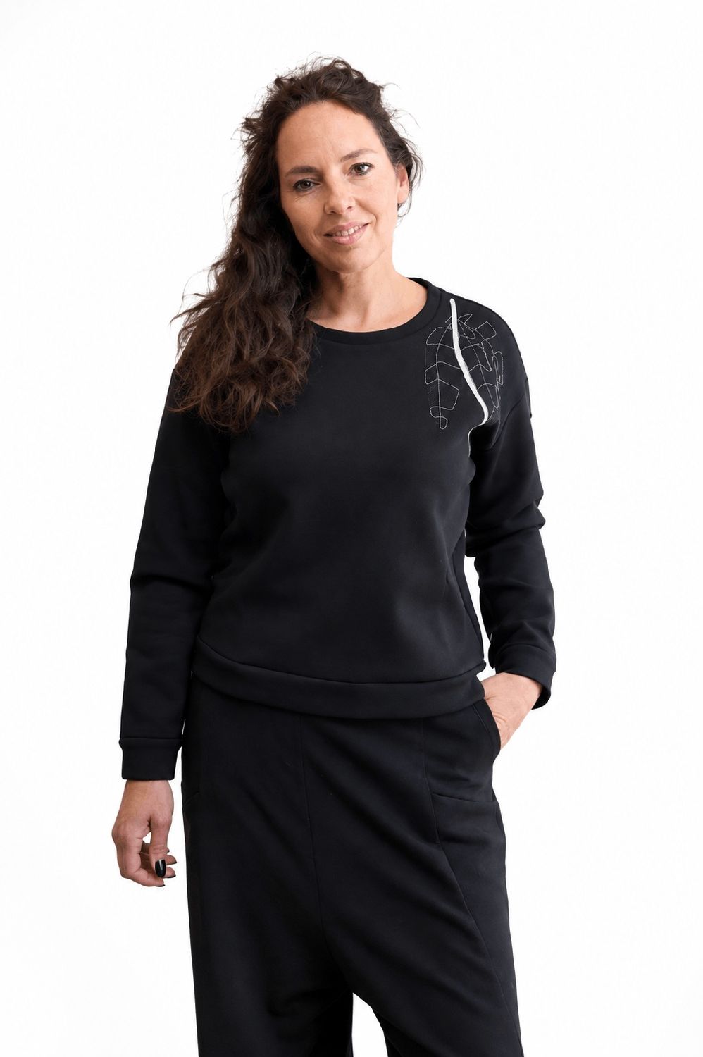 alison-sheri-sweater-black-009308-0-10045 Sweater black