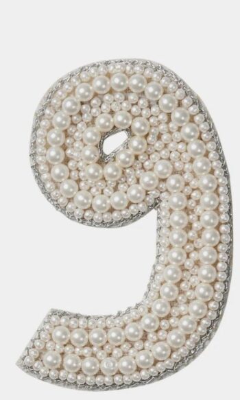 Broche 9