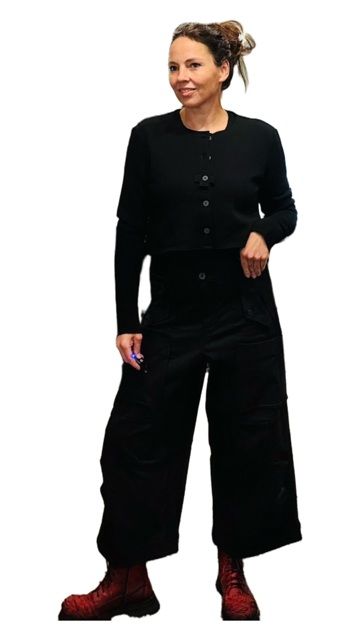 Short plenty black